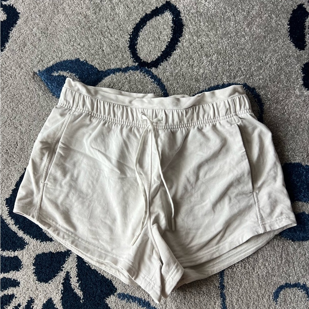 bone lululemon inner glow HR short 3”